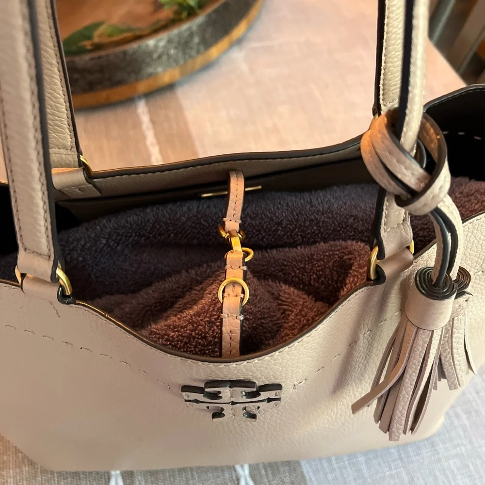 ⭐️Tory Burch McGraw Leather Tote Beige Tan Shoulder Bag + Dust Bag - Picture 4 of 9